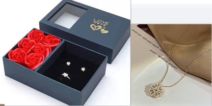 Four Leaf Clover Necklace – Retro Magnetic Folding Heart Shaped Pendant Jewelry