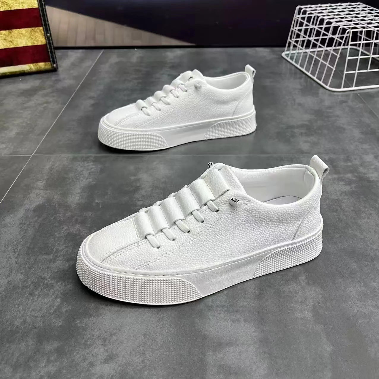 Men's Sports Shoes - Low Cut Sneakers With Breathable Mesh Lining