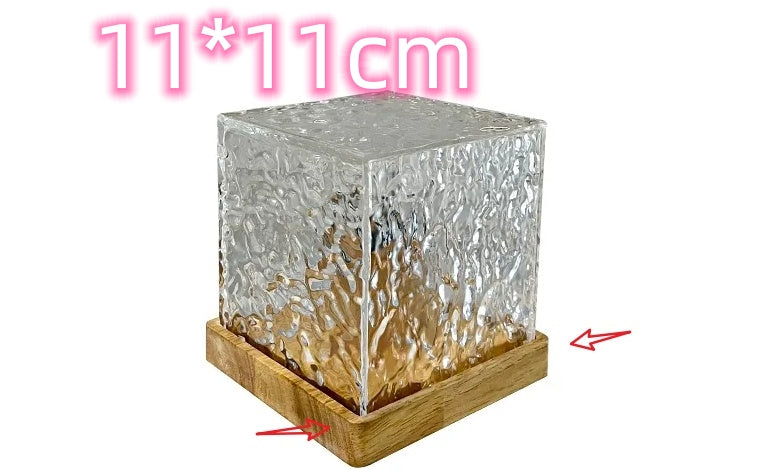 11x11 cm textured glass cube on a wooden base with red arrows pointing to the base