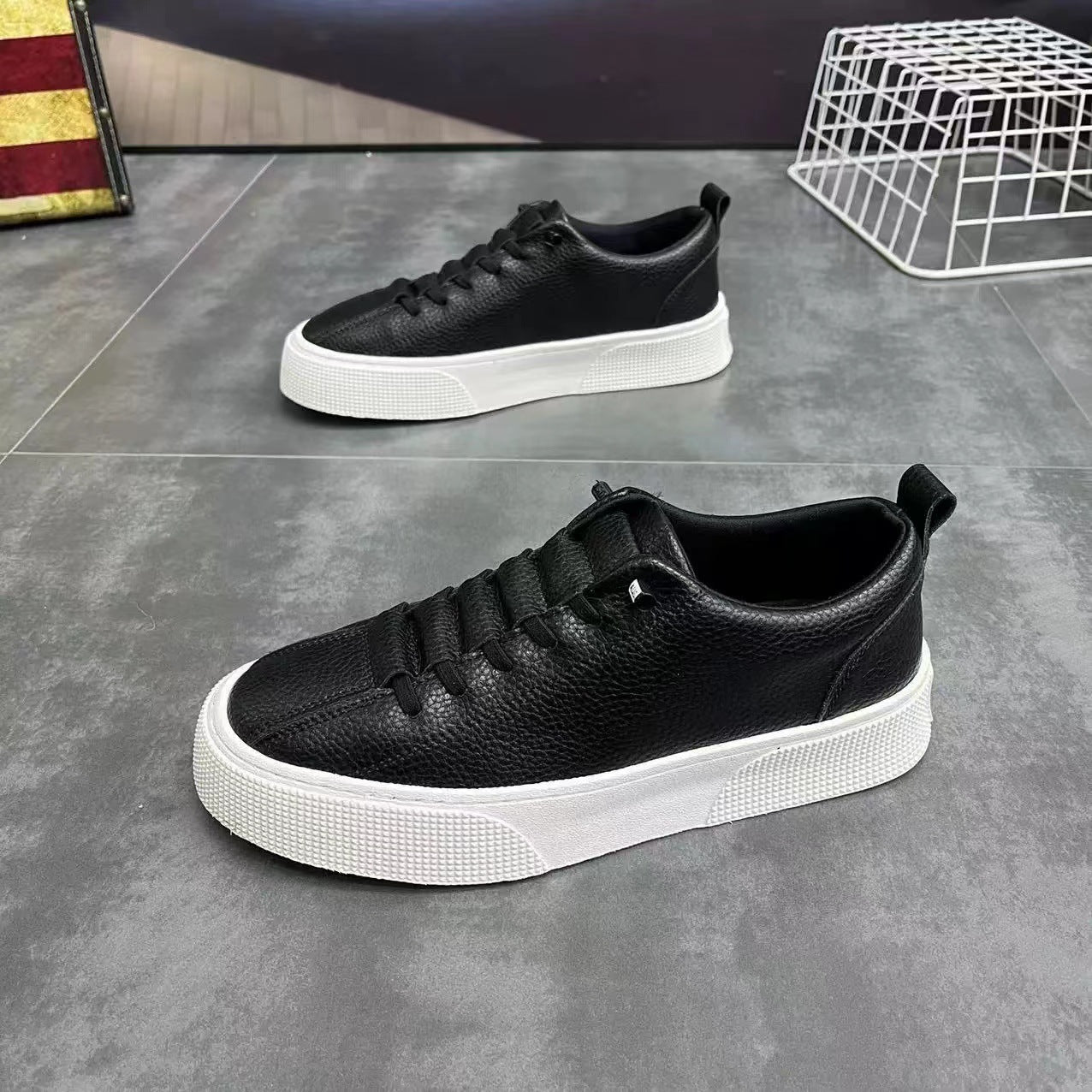 Men's Sports Shoes - Low Cut Sneakers With Breathable Mesh Lining