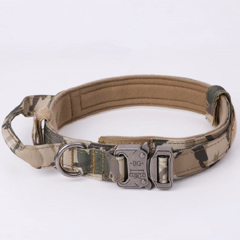 Adjustable tactical dog collar in camouflage nylon with metal buckle and control handle