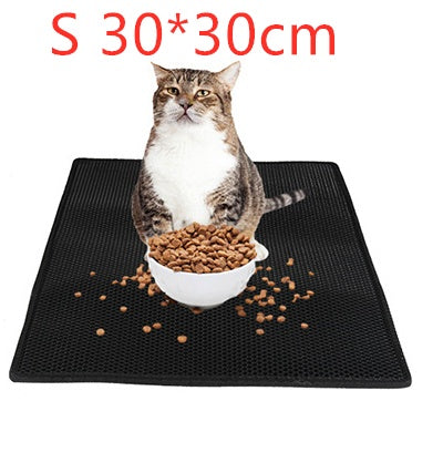 Black honeycomb cat litter mat 30x30cm with a cat and scattered dry cat food
