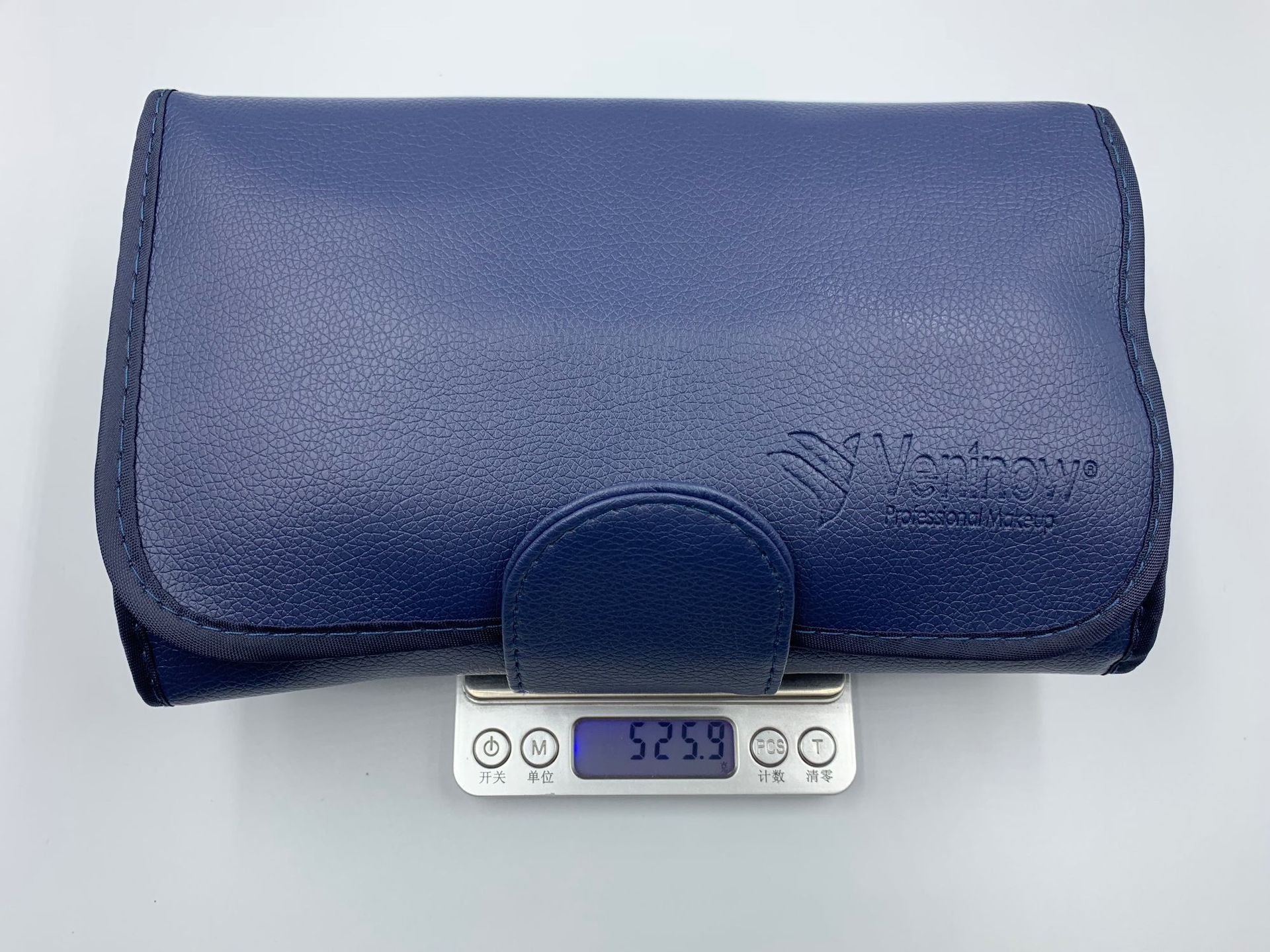Blue Venipow professional makeup brush pouch on digital scale showing 525.9 grams