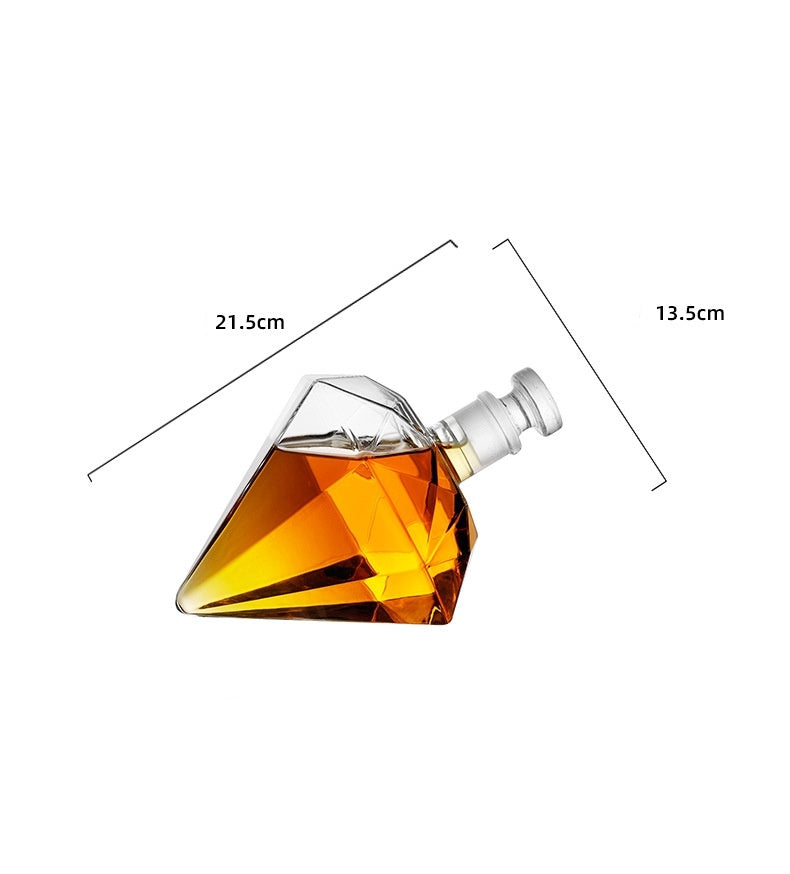 Diamond-shaped glass whiskey decanter with amber liquid, measuring 21.5cm by 13.5cm